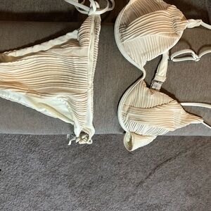 Cream Ribbed Triangle Bikini Set size 6/small. With 2 bottoms
